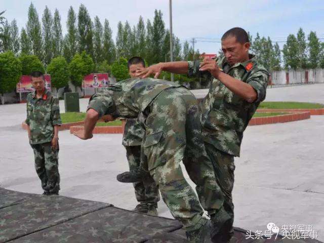 當兵可以談戀愛嗎？——深度解析軍營戀愛現(xiàn)象，軍營戀愛現(xiàn)象，解析士兵能否談戀愛的多維度視角