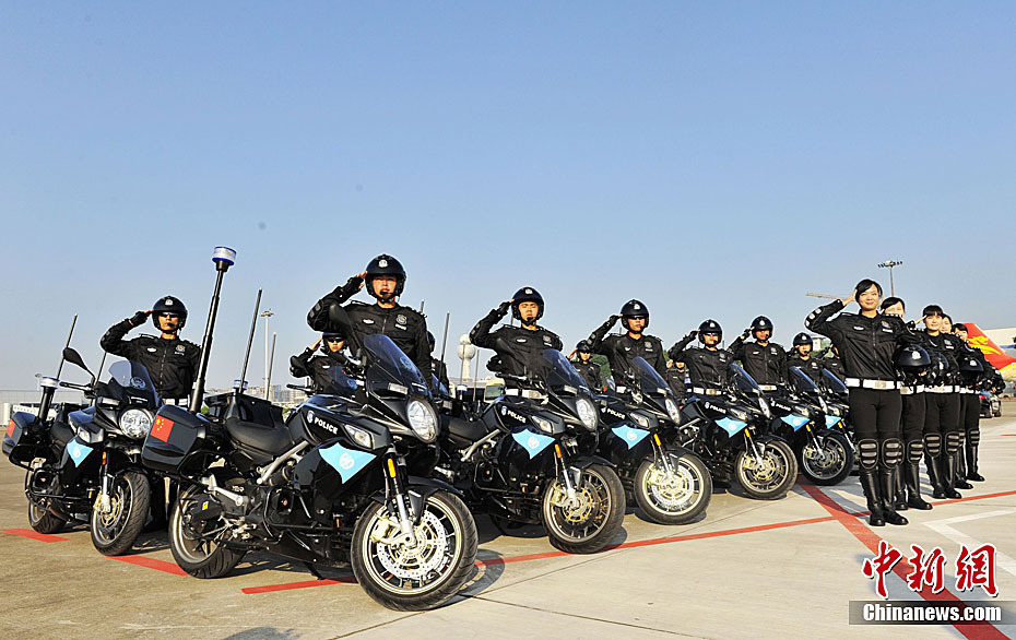 國賓護衛(wèi)隊護衛(wèi)視頻，展現(xiàn)榮譽與力量的精彩瞬間，國賓護衛(wèi)隊榮譽與力量的精彩瞬間，護衛(wèi)視頻展現(xiàn)震撼力量