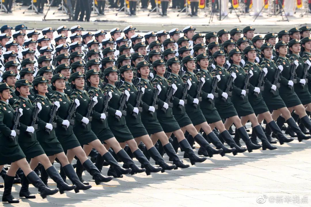 國慶閱兵女兵方隊視頻，展現(xiàn)新時代巾幗英雄風采，國慶閱兵女兵方隊視頻，展現(xiàn)新時代巾幗英雄風采閃耀閱兵場