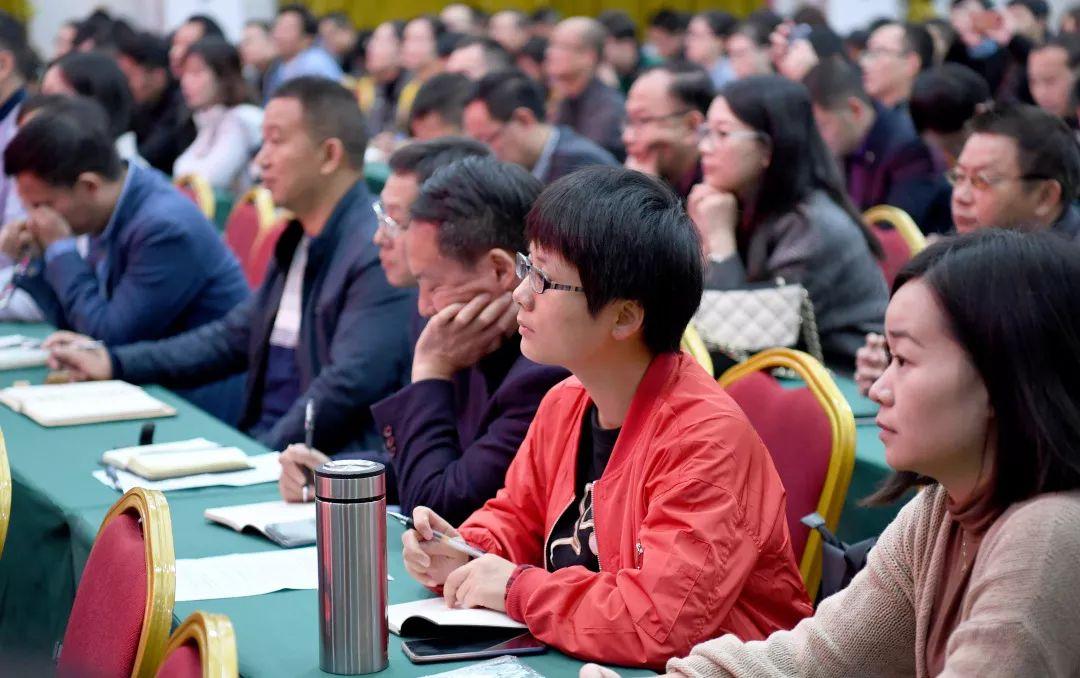 新聞報(bào)刊最新一期，深度解讀熱點(diǎn)事件，掌握最新資訊動(dòng)向，新聞熱點(diǎn)深度解讀，掌握最新資訊動(dòng)向