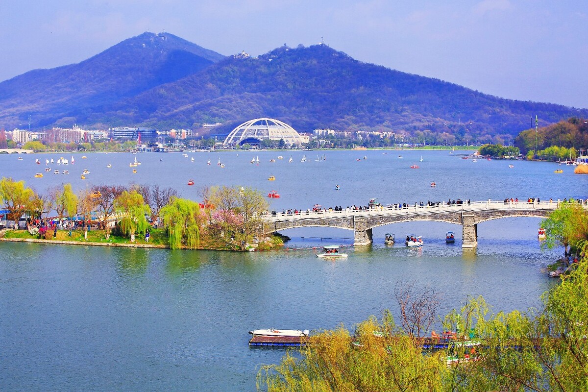 玄武湖公園景點介紹，領(lǐng)略千年文化與自然美景的絕佳去處，玄武湖公園，千年文化與自然美景的交融之地