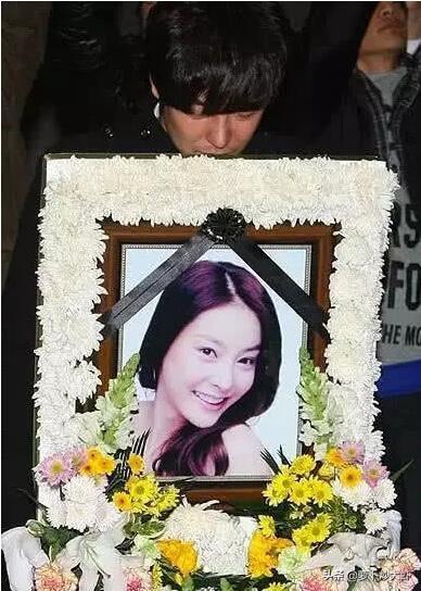 韓國(guó)娛樂(lè)圈的悲慘事件，揭示背后的真相與反思，韓國(guó)娛樂(lè)圈悲劇背后的真相揭示與反思