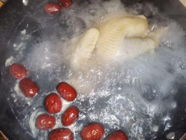 燉雞湯三放三不放，烹飪技巧與健康秘訣，燉雞湯的秘訣，三放三不放，健康烹飪技巧分享