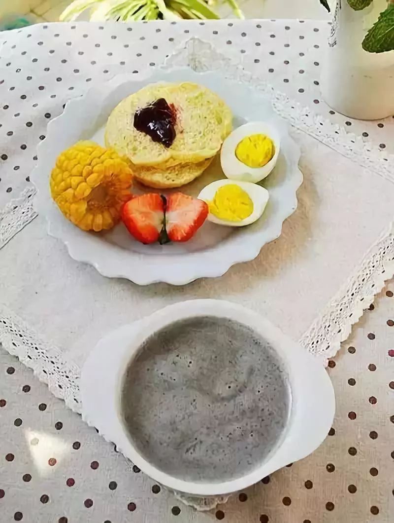 為孩子準(zhǔn)備的健康早餐，精選的100套營養(yǎng)搭配方案，精選為孩子準(zhǔn)備的100種營養(yǎng)搭配方案，打造健康早餐新選擇