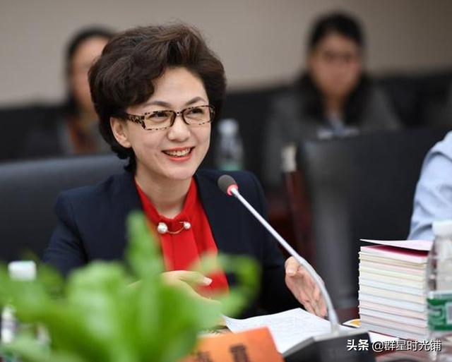 海霞個(gè)人簡(jiǎn)歷——一位杰出人才的成長(zhǎng)歷程，海霞的成長(zhǎng)歷程，一位杰出人才的奮斗與成就