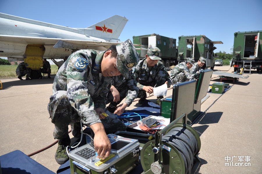軍事直播，探索軍事領域的實時動態(tài)與深度解析，軍事直播，實時探索軍事動態(tài)與深度解析